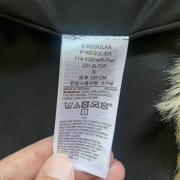 EUC Gap Kid’s Fur Vest - Picture 6 of 6